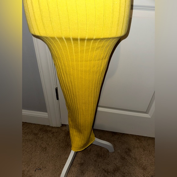 Yellow Maxi Dress 👗✨ - Picture 5 of 10